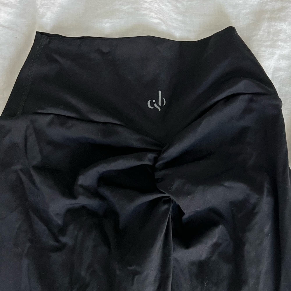 Crop shop boutique, black scrunch leggings